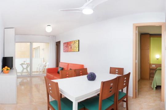 Пляжные апартаменты Calafell для аренды идеально подходят для семейного отдыха вблизи Барселоны и Порт-Авентура Уорлд, Коста-Дорада, Испания.