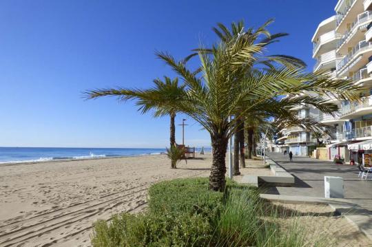 10Self catering holiday apartments to rent near Barcelona airport, Spain, with pool access.