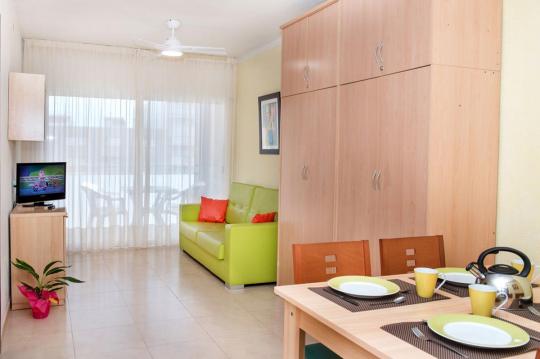 The holiday rental apartments in Calafell have a furnished kitchen, which has crockery, kitchenware, microwave, fridge with freezer, cooker,...