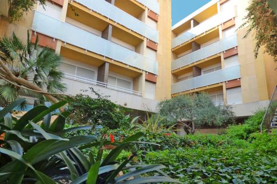 Appartements entièrement équipés à louer par jour à Calafell plage, Espagne. Location d’appartements avec piscine.