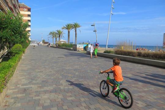 Costa d'Or leilighetshotell i Calafell: ferieleiligheter på stranden til leie i Calafell nær Barcelona og Port Aventura World, Spania.