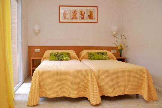 Appartamenti vacanze sulla spiaggia in affitto con TV satellitare e wifi sulla spiaggia di Calafell, sulla Costa Dorada, Spagna.