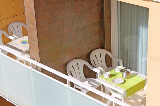 Stranden semester lägenheter Calafell har en terrass utrustad för att njuta av den spanska solskenet under din familjesemester i Calafell.