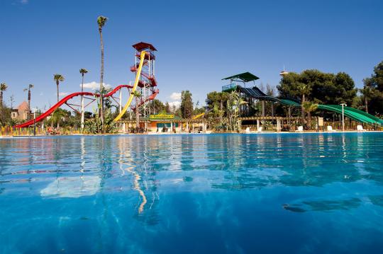 Ferienwohnungen zu vermienten am Strand von Calafell und besuchen Sie Wasserparks. Genießen Sie die Ferienwohnungen Costa d'Or.