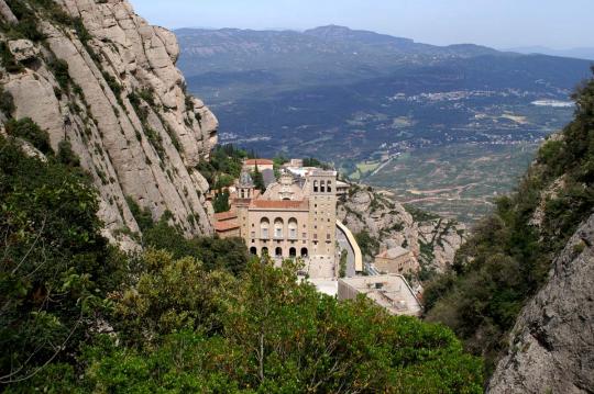 Summer beach holiday near Montserrat. Rent apartments for holidays in the beach in apartments costa d'Or. The best choice.