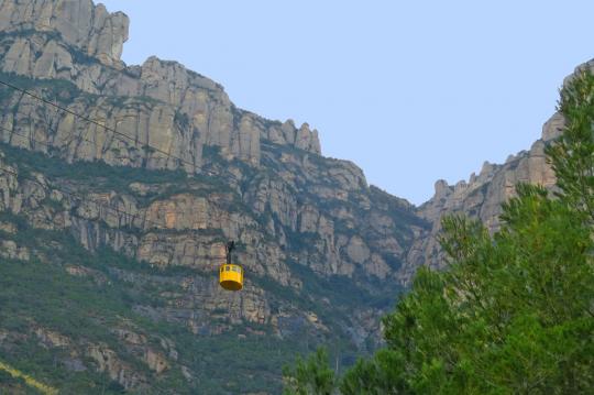 Stranden sommarlägenhet nära Montserrat. Uthyrning av lägenheter på stranden Calafell. Costa d’or erbjuder sommarlägenhet att hyra.