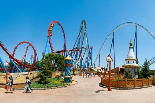 Ciesz się nad morzem rodzinne wakacje na plaży Calafell na costa dorada w pobliżu Barcelony i Port Aventura World, Hiszpania.