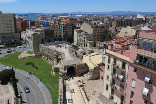 Alquiler de apartamentos de playa cerca de Tarragona. Alójate en Apartamentos Costa d'Or, disfruta del verano en la playa y visite Tarragona.