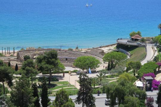 Els apartaments de lloguer disposen d'una acollidora terrassa per gaudir del sol en família durant les seves vacances d'estiu a Calafell.