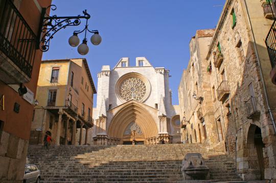 Els apartaments de lloguer disposen d'una acollidora terrassa per gaudir del sol en família durant les seves vacances d'estiu a Calafell.