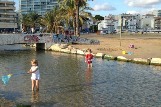 Lägenhet för strandlägenhet nära Vendrell i Calafell-stranden. Njut av den bästa vistelsen i lägenheter Costa d’Or.