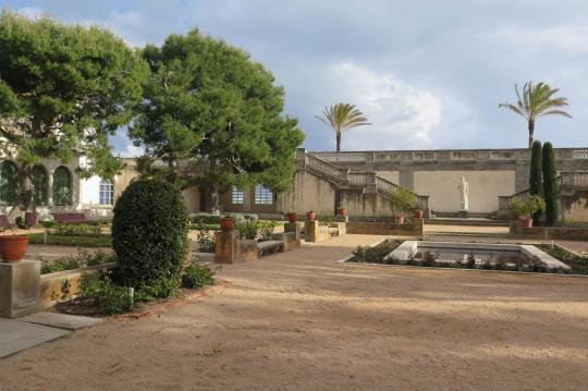 Strandferienwohnungen in der Nähe von Vendrell. Ferienwohnungen Costa d'Or am Strand von Calafell und besuchen Sie Vendrell.