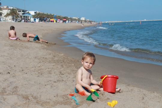 Strand lägenheter att hyra på Calafell badort. Lägenheter costa d’Or hyr lägenheter med pool på stranden i Calafell, Spanien.