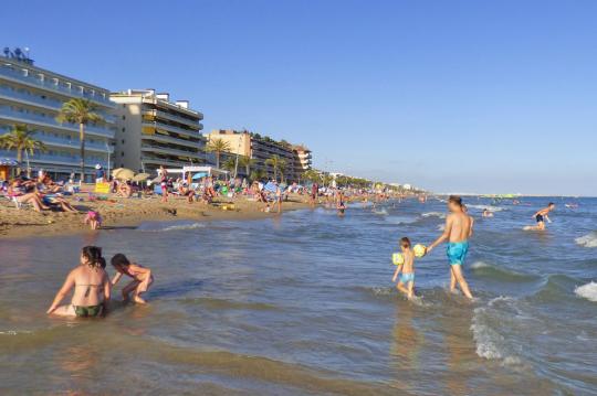 Strand Ferienwohnung in der Nähe von Barcelona. Mietwohnungen in Calafell Strand in Costa Dorada, Spanien. Ferienwohnungen Costa d’or.