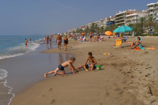 Calafell strandlägenheter att hyra perfekt för stranden familjesemester nära Barcelona och Port Aventura World, Costa Dorada, Spanien.