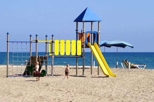 Costa d'Or Leilighetshotell tilbyr leiligheter med ferieboliger på stranden Calafell og med hotellets fasiliteter. 