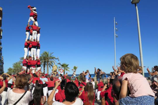 Nyd en familie sommerferie på stranden i Calafell nær Barcelona, Spanien. 