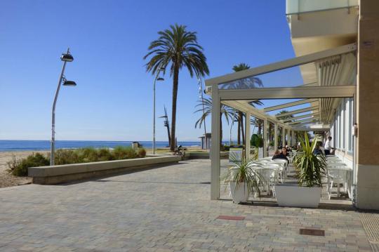 Self catering apartment to rent near Barcelona at the seaside for short term rental or extended stay. 