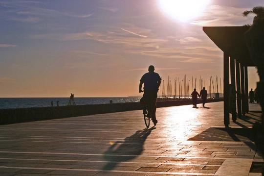 Els apartaments de lloguer disposen d'una acollidora terrassa per gaudir del sol en família durant les seves vacances d'estiu a Calafell.