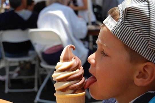 Scopri la città turistica della spiaggia di Calafell e goditi una vacanza estiva in famiglia in Catalogna, Spagna.