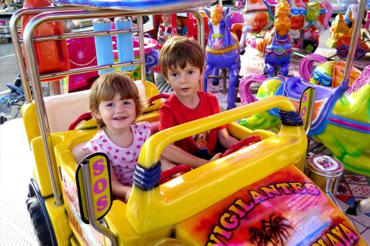 Geniet van een geweldige familie vakantie in Aparthotel Costa d'Or op Calafell strand. 