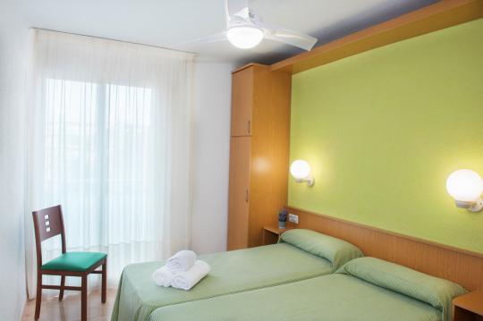 Apartamentos en alquiler de playa en Calafell con una excelente ubicación cerca de Barcelona y Port Aventura World, en Costa Dorada. 