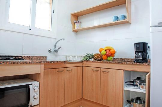 Ferieleje lejligheder i Calafell med et veludstyret køkken, som har service, køkkenudstyr, mikroovn, køleskab med fryser, gaskomfur, ...