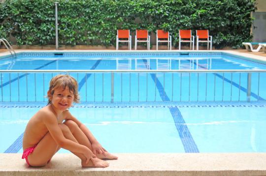Les appartements de vacances Costa d’Or vous offrent : une piscine avec partie enfants, une grande terrasse, une salle de jeux pour enfants, une zone wifi gratuite, réception et des ascenseurs. Avec la possibilité de louer garage et coffre fort. 