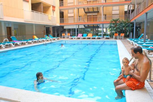 Apartamentos de alquiler vacacional en la playa cerca de Barcelona y Port Aventura, en la Costa Dorada. 