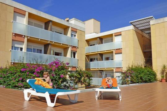 Appartements entièrement équipés à louer à 50 m de la plage de Calafell, une ville touristique de la Costa Dorada, en Espagne.